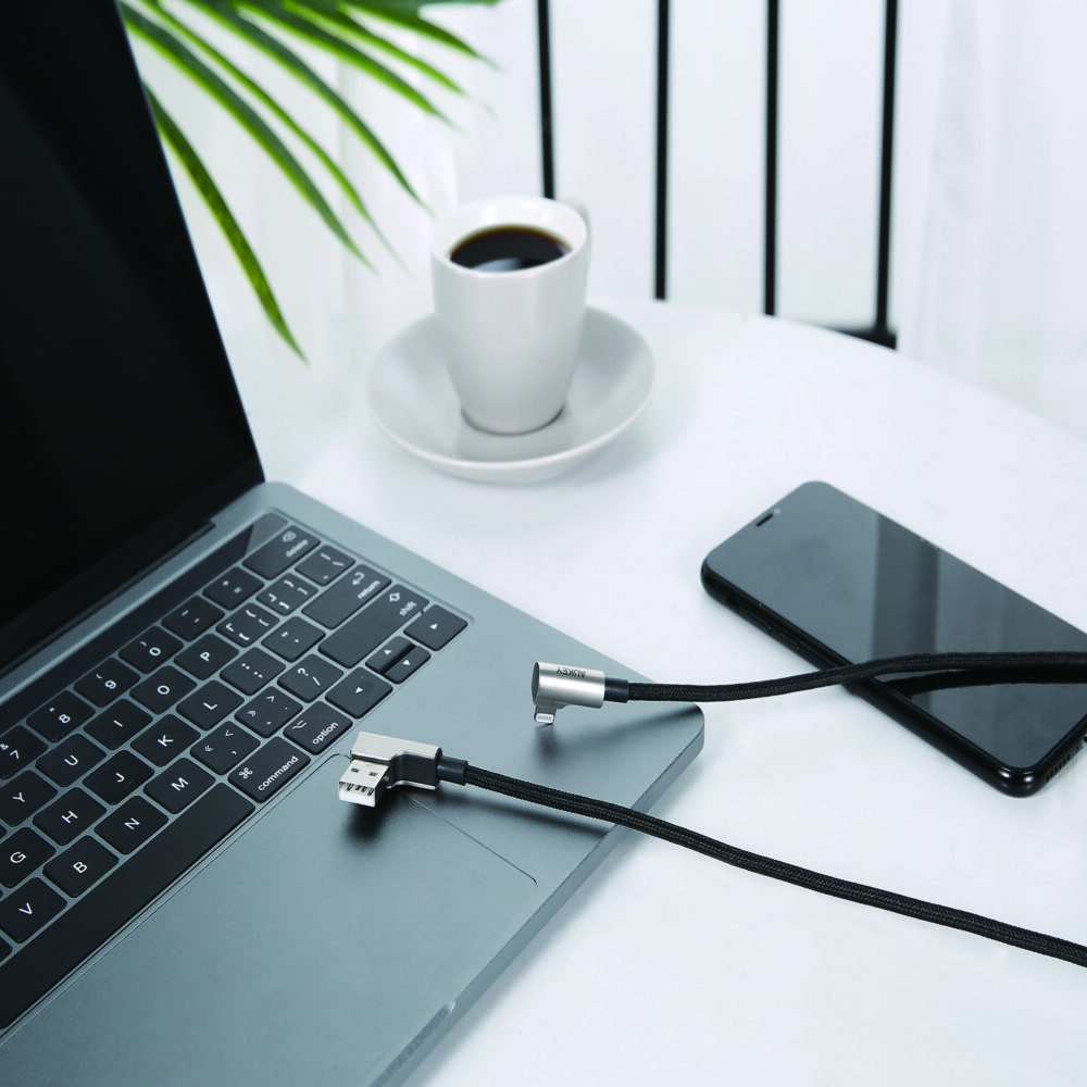 Cable de 1.2 metros trenzado 90° MFi Lightning a USB-A - AUKEY - Imagen 4